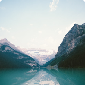 Lago Louise, ubicado en canada dentro del Parque Nacional Banff,